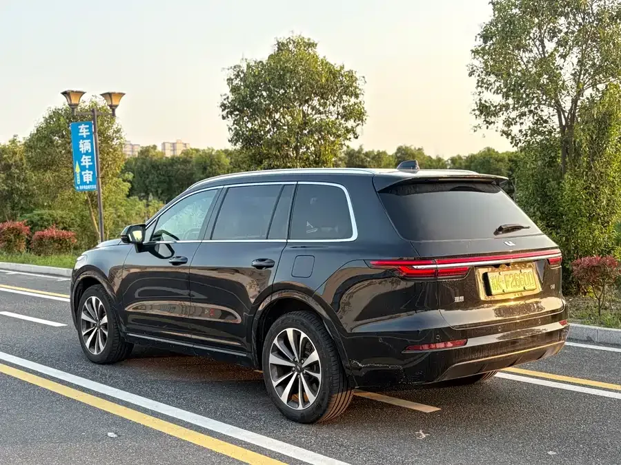 Li Xiang One Ideal ONE 2021 extended range 6-seater version 2022 — миниатюра 4