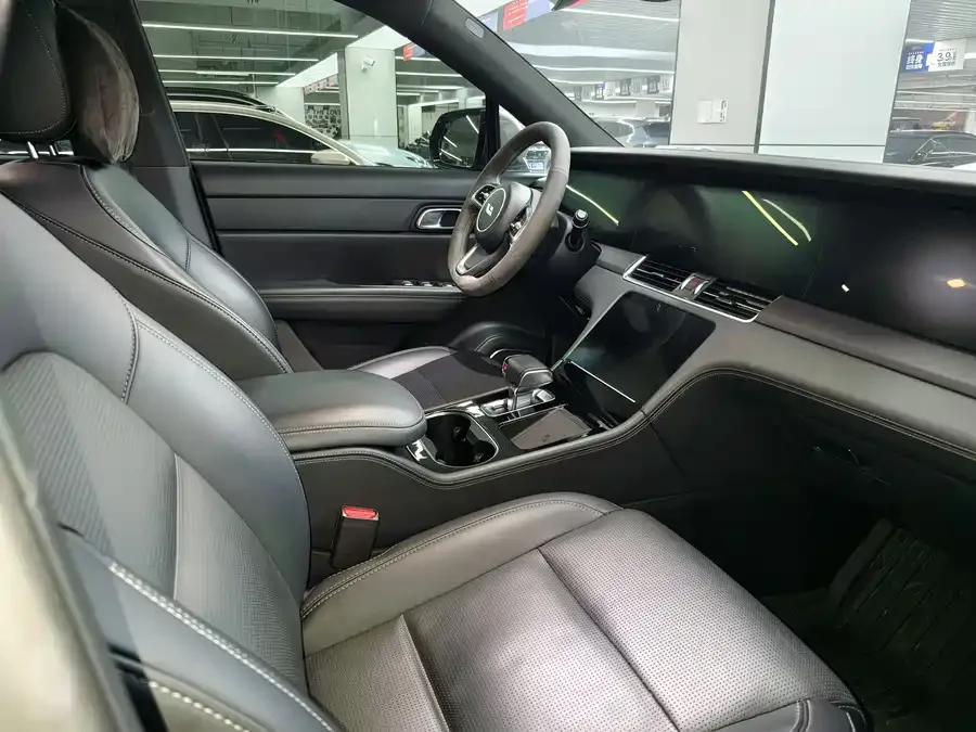 Li Xiang One Ideal ONE 2021 extended range 6-seater version 2022 — миниатюра 2