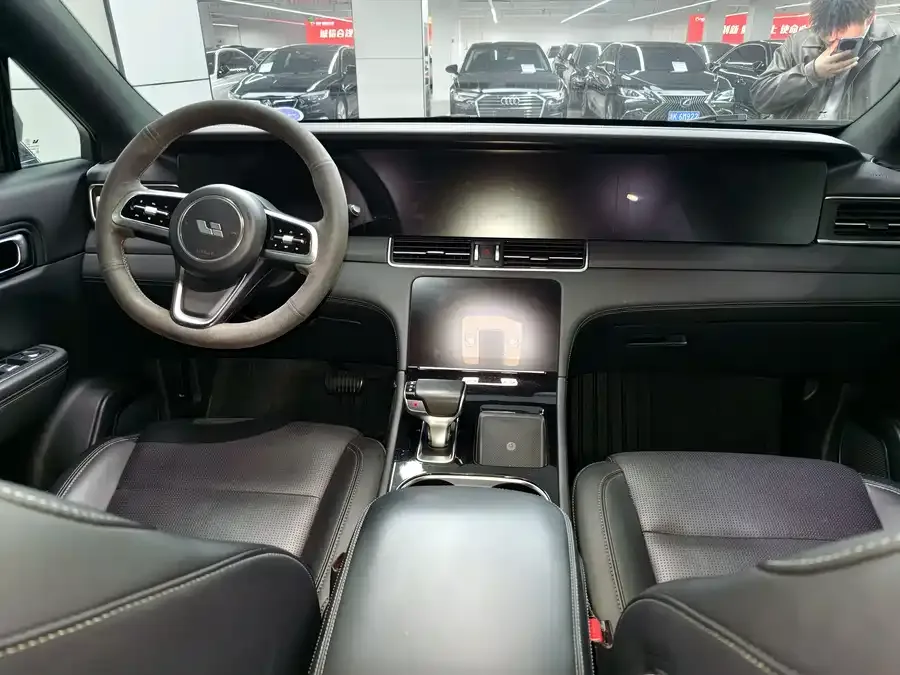 Li Xiang One Ideal ONE 2021 extended range 6-seater version 2022 — миниатюра 3