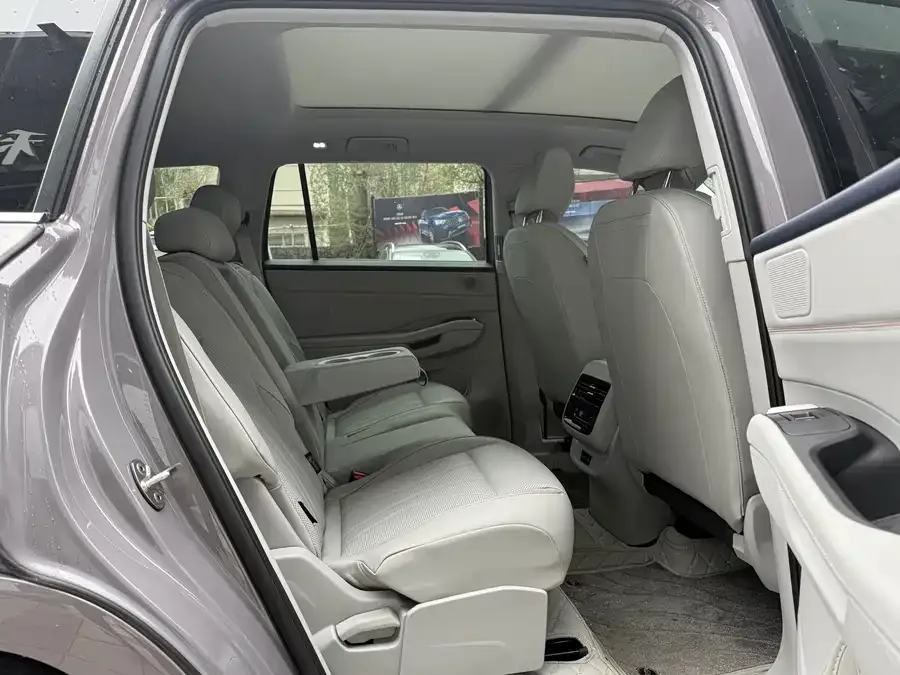 Volkswagen Teramont 2025 Touron Pro 450TSI 4WD Vertical and Horizontal Edition 2025 — миниатюра 5