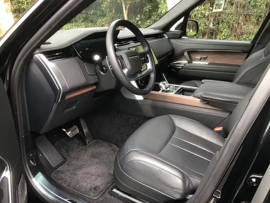 Land Rover Range Rover Range Rover 2024 3.0 L6 400PS Model Extended Edition 2024 — миниатюра 2