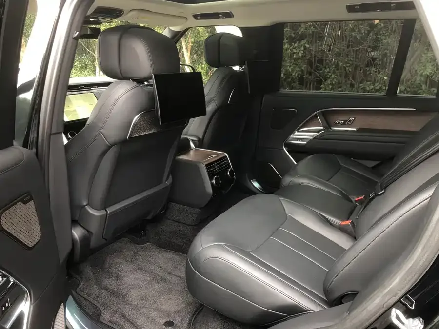 Land Rover Range Rover Range Rover 2024 3.0 L6 400PS Model Extended Edition 2024 — миниатюра 3