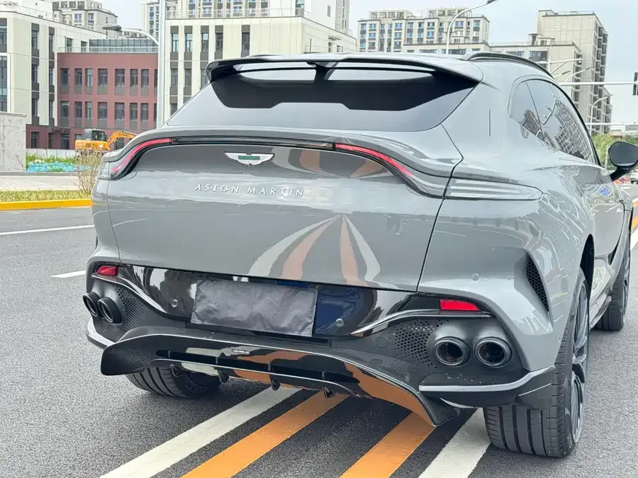 Aston Martin DBX 2025 4.0T V8 707 2026 — миниатюра 2
