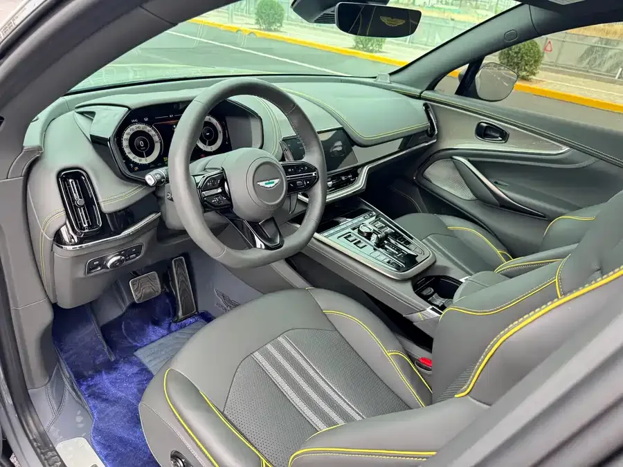 Aston Martin DBX 2025 4.0T V8 707 2026 — миниатюра 4