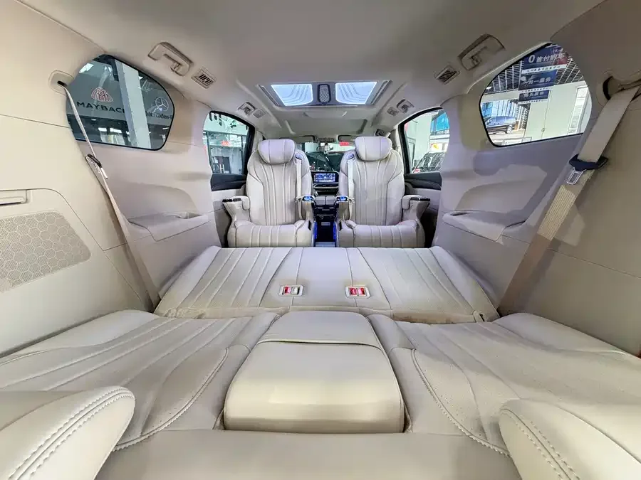 Buick GL8 2025 Land Business Class Comfort DG Edition 2026 — миниатюра 3