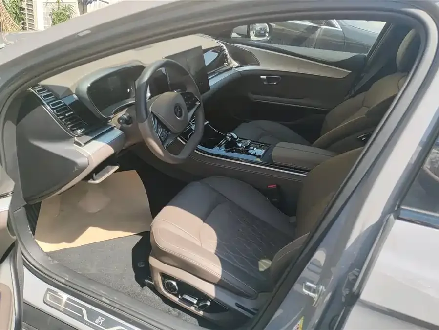 BYD Second-hand Han 2025 DM-i Intelligent Driving Edition 125KM Premium Edition 2025 — миниатюра 3