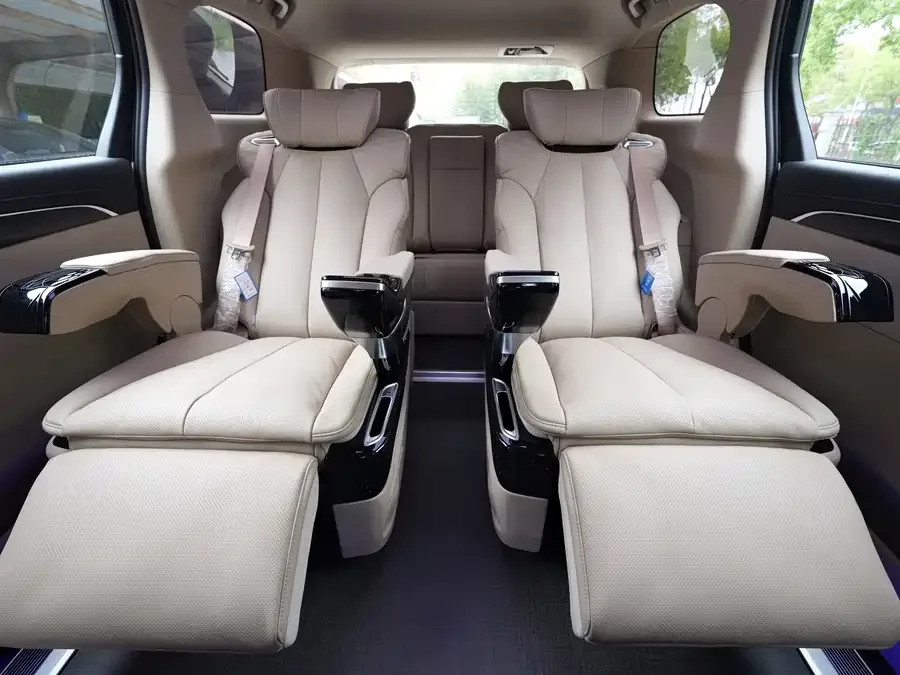 Buick GL8 2025 Land Business Class Comfort DG Edition 2026 — миниатюра 2