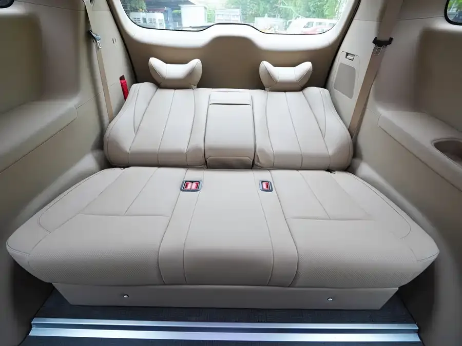 Buick GL8 2025 Land Business Class Comfort DG Edition 2026 — миниатюра 3