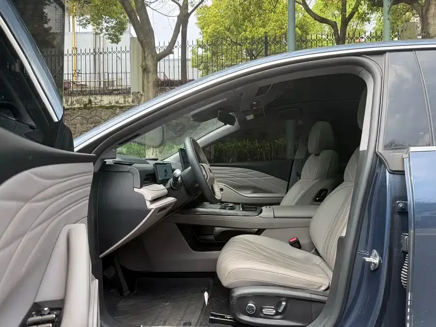 Geely Galaxy Star 8 Galaxy Star 8 2025 60km EM-i Deluxe Edition 2025 — миниатюра 5