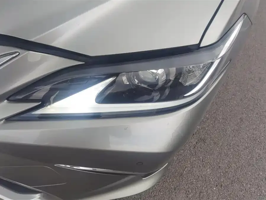 Lexus ES 2023 260 Excellence Edition 2023 — миниатюра 2
