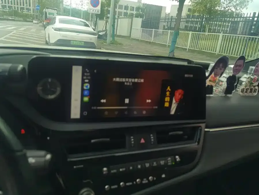 Lexus ES 2023 260 Excellence Edition 2023 — миниатюра 4