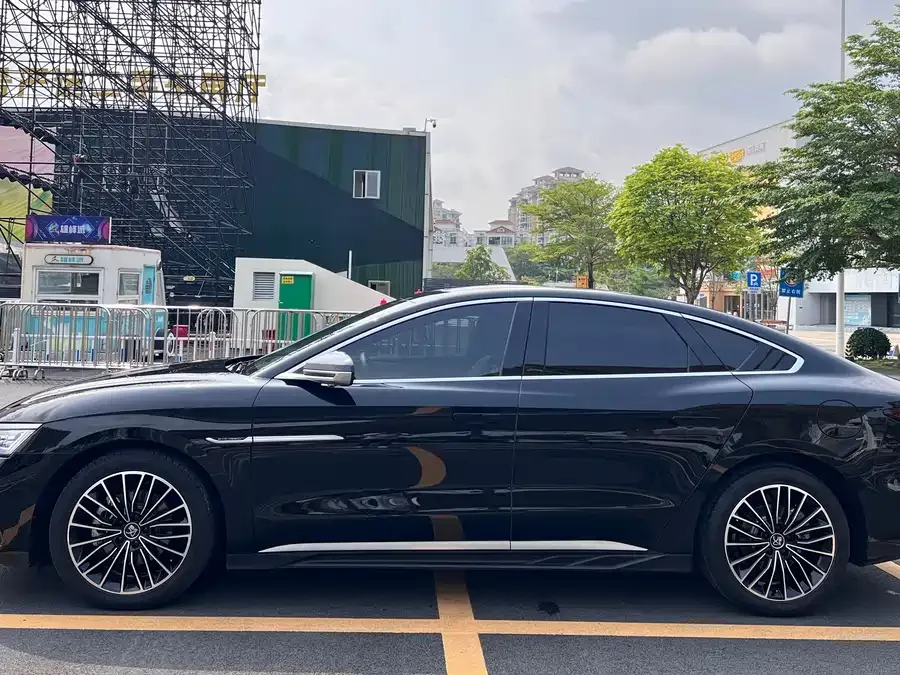 BYD Second-hand Han 2024 DM-i Honor Edition 121KM Premium Edition 2024 — миниатюра 3