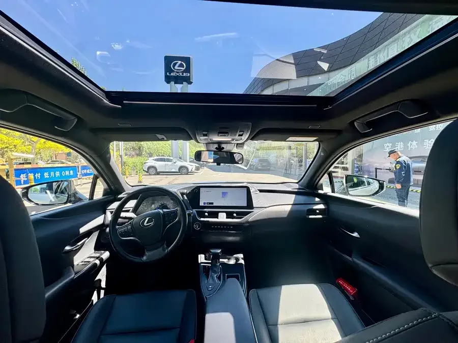 Lexus UX 2022 260h Exploration Edition 2023 — миниатюра 3