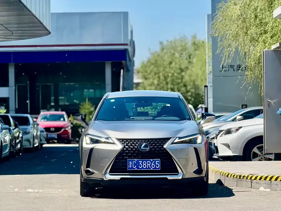 Lexus UX 2023
