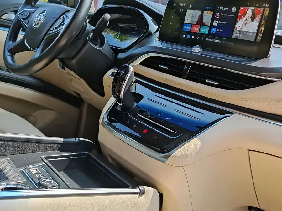Buick GL8 2023 facelift land business class luxury model 2023 — миниатюра 3