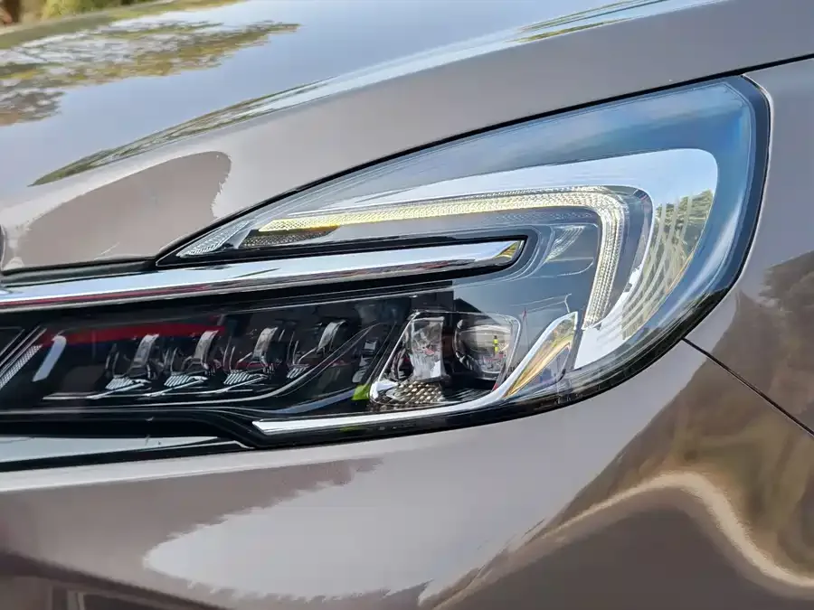 Buick GL8 2023 facelift land business class luxury model 2023 — миниатюра 4