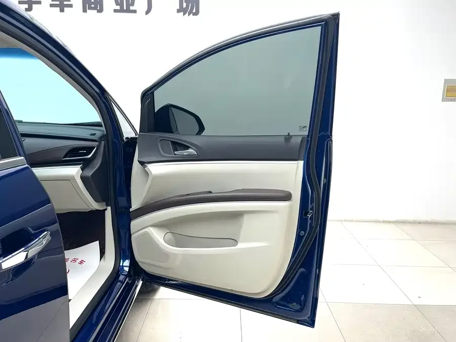 Buick GL8 2023 facelift land business class luxury model 2023 — миниатюра 2