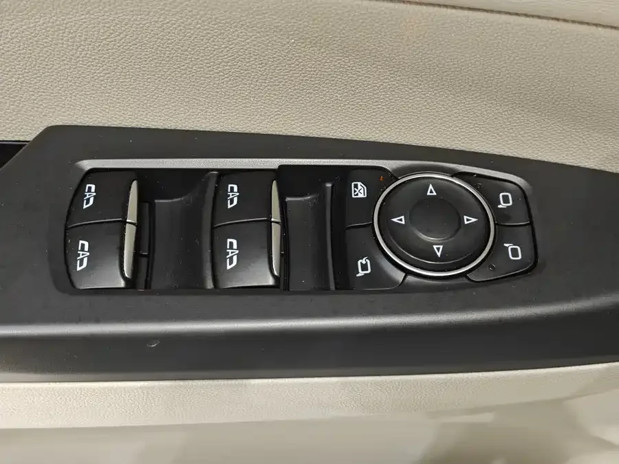 Buick GL8 2023 ES Lu Zun Premium Edition 2023 — миниатюра 3