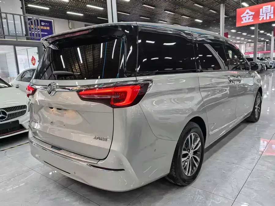 Buick GL8 2022 ES Lu Zun 653T Exclusive model 2022 — миниатюра 3