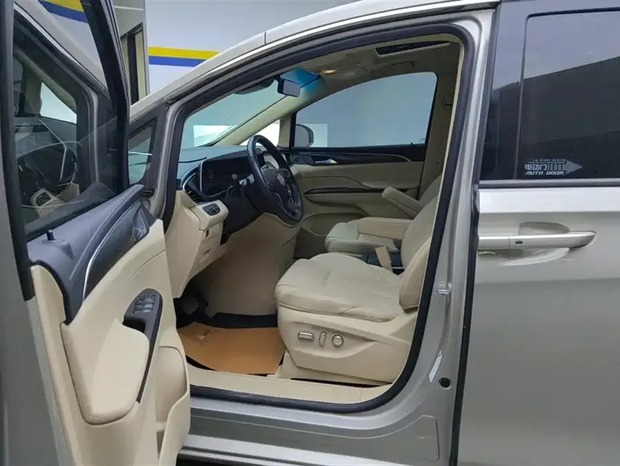 Buick GL8 2022 ES Lu Zun 653T Exclusive model 2022 — миниатюра 3
