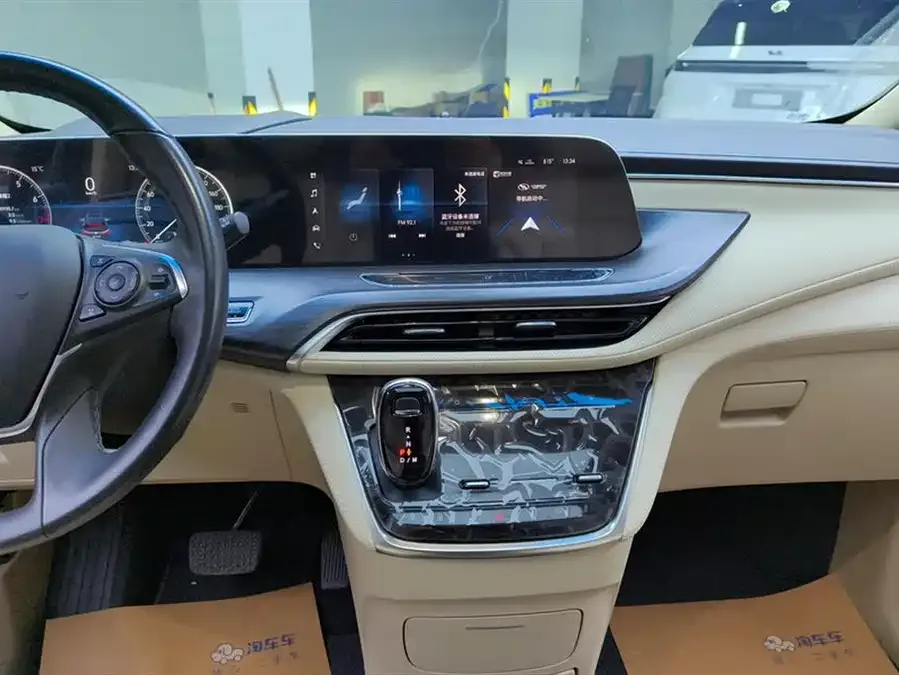 Buick GL8 2022 ES Lu Zun 653T Exclusive model 2022 — миниатюра 4