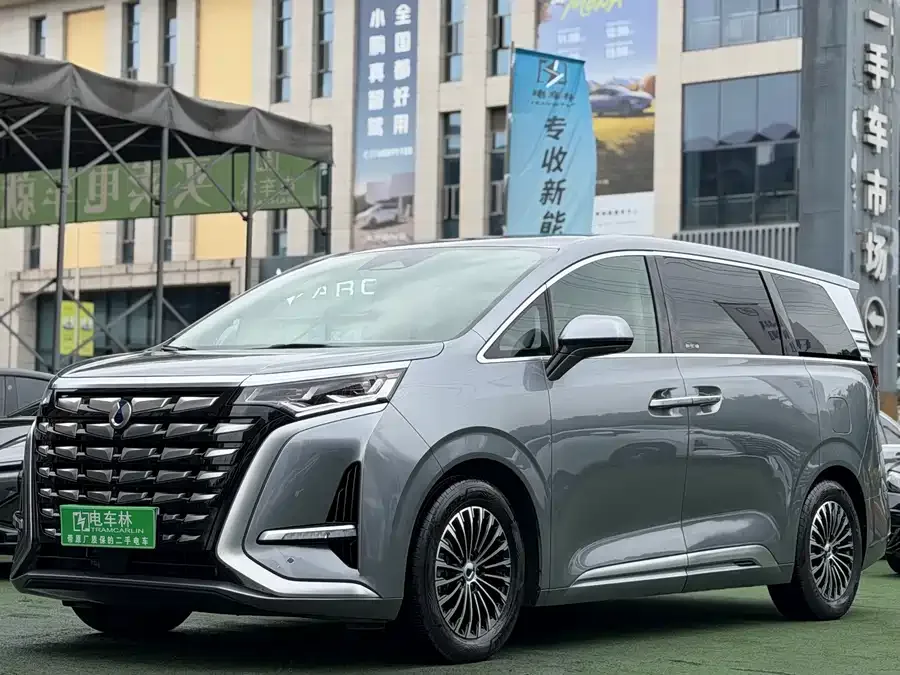 BYD D9 2023