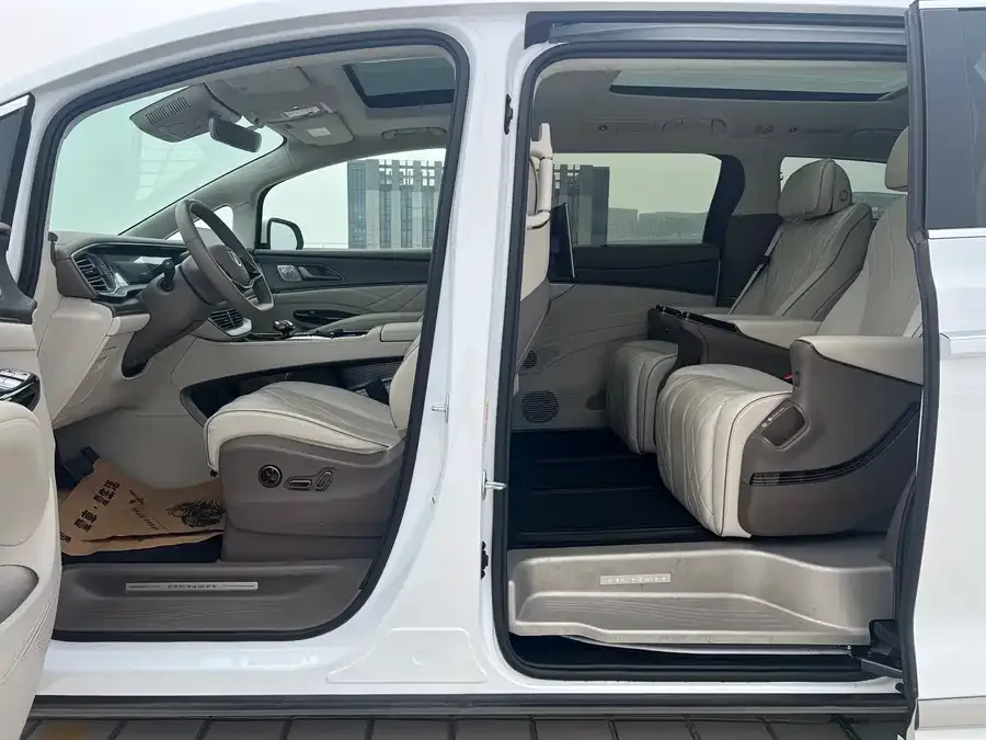 BYD D9 BYD D9 2022 DM-i 970 4WD Flagship Model 2023 — миниатюра 3