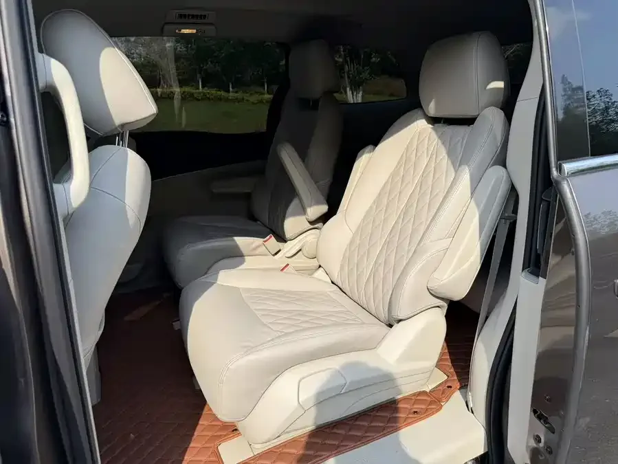 Buick GL8 2023 Land Business Class Comfort Edition 2022 — миниатюра 2