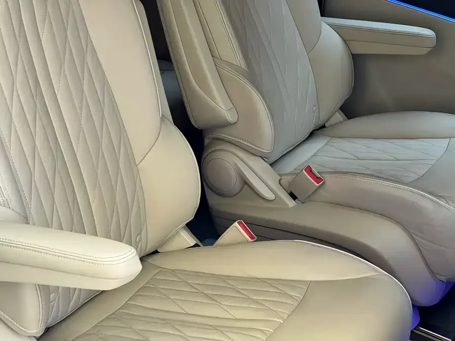 Buick GL8 2023 facelift land business class luxury model 2023 — миниатюра 4