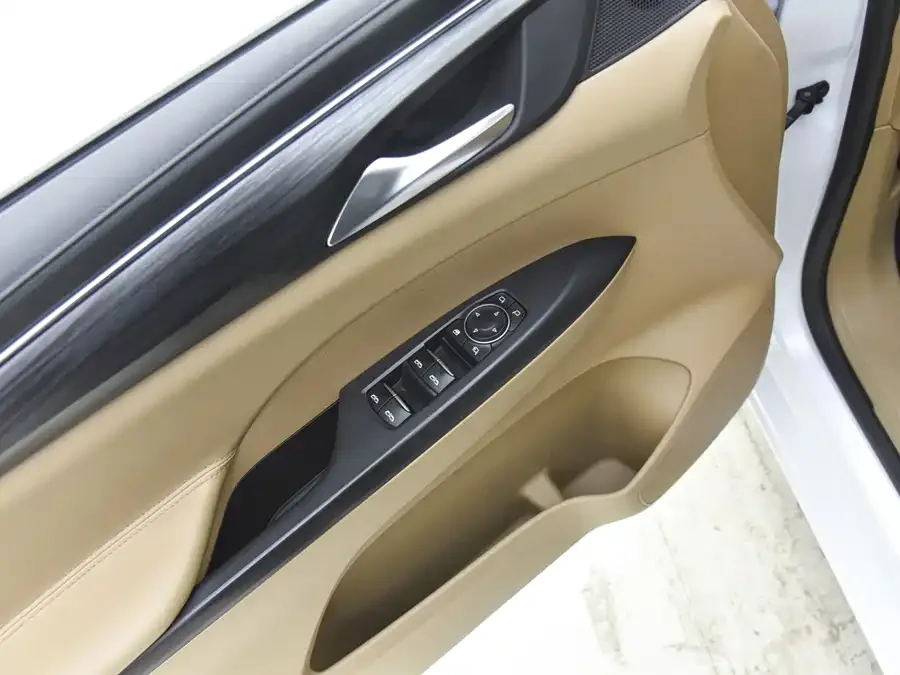 Buick GL8 2023 ES Lu Zun Premium Edition 2023 — миниатюра 4