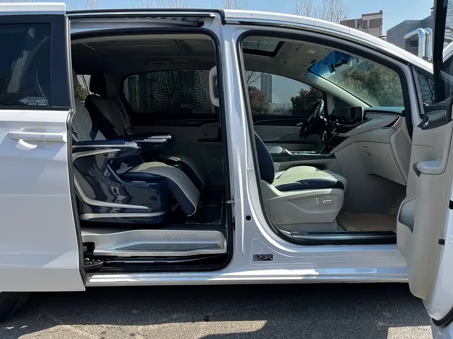 Buick GL8 2022 ES Lu Zun 653T Comfort Edition 2022 — миниатюра 4