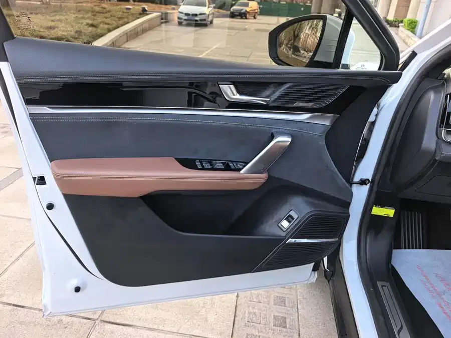 BYD Tang New Energy Tang New Energy 2021 DM-i 112KM Premium Edition 2022 — миниатюра 4