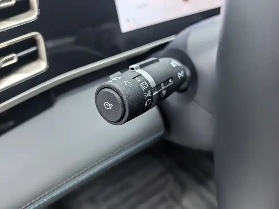 BYD Qin L Qin L 2025 DM-i Intelligent Driving Edition 120KM Beyond Edition 2025 — миниатюра 3