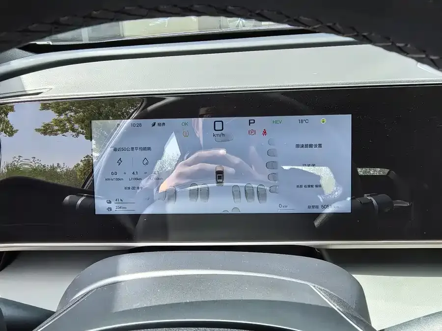 BYD Qin L Qin L 2025 DM-i Intelligent Driving Edition 80KM Leading Edition 2025 — миниатюра 3
