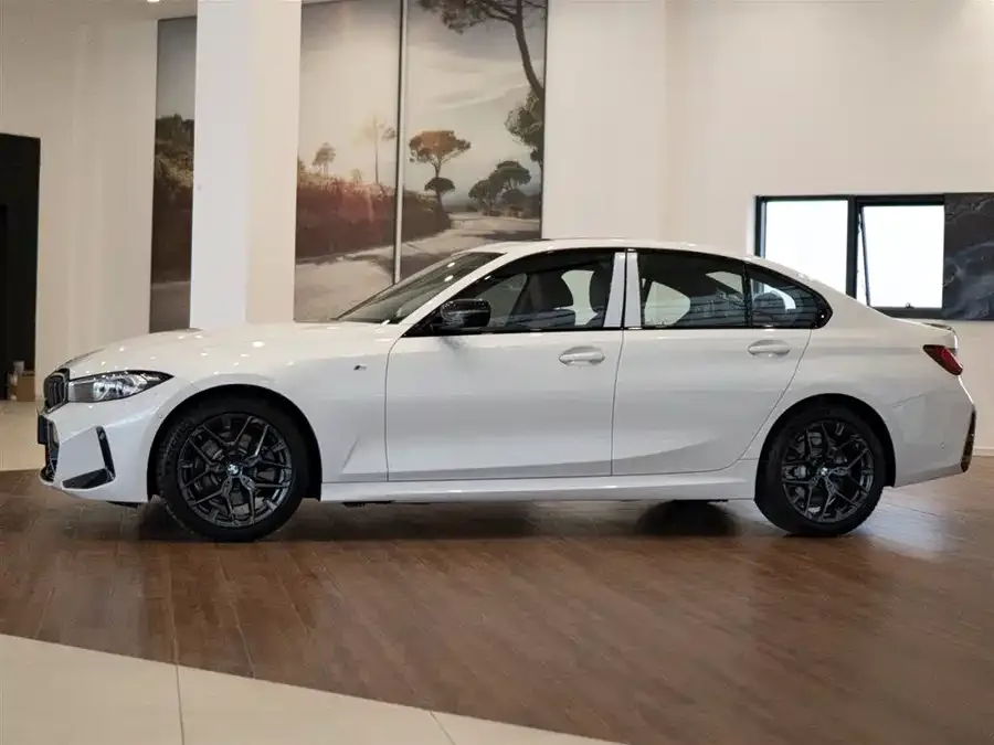 BMW 3 Series BMW 3 Series 2025 330i M Sport Night Edition 2026 — миниатюра 2