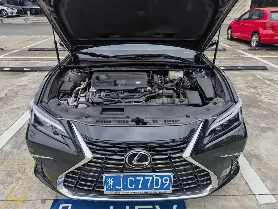 Lexus ES 2025 300h Premium Edition 2025 — миниатюра 2