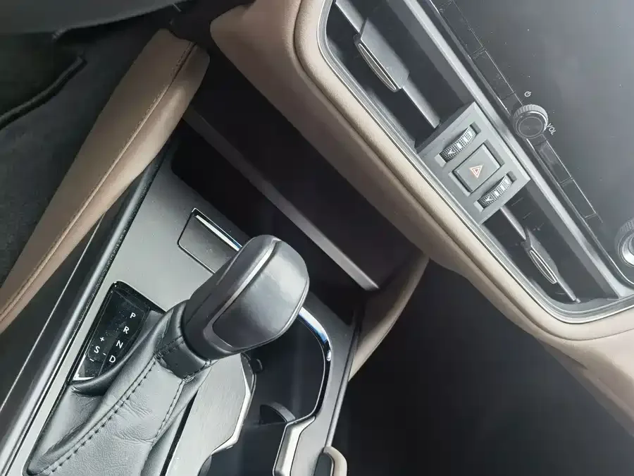 Lexus ES 2025 300h Premium Edition 2025 — миниатюра 3