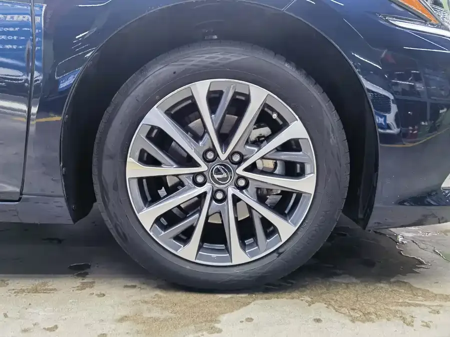 Lexus ES 2024 200 Premium Edition 2024 — миниатюра 5