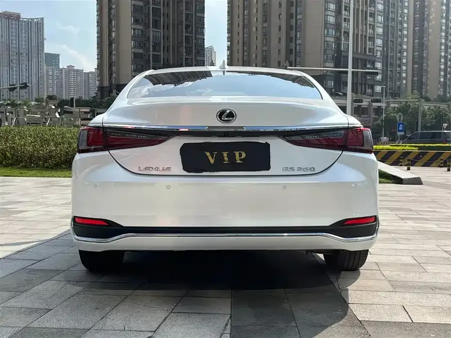 Lexus ES 2022 200 Excellence Edition 2022 — миниатюра 2