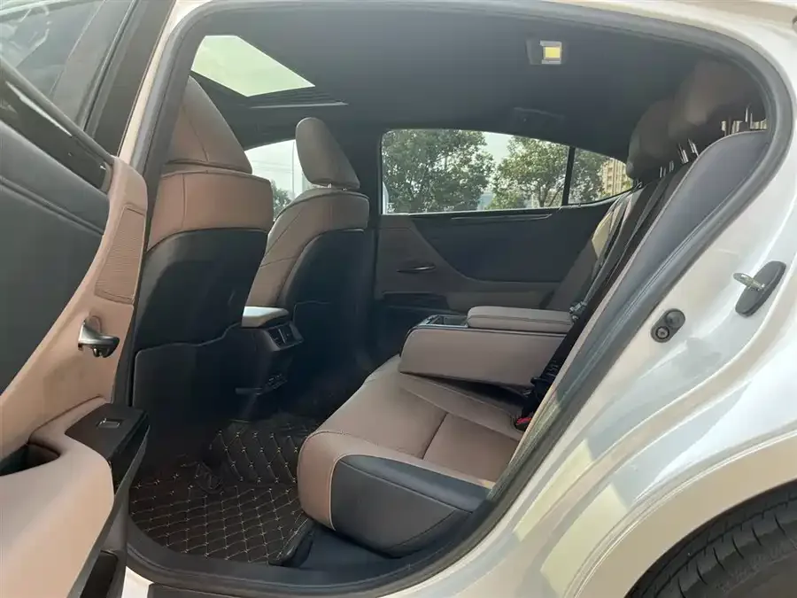 Lexus ES 2022 200 Excellence Edition 2022 — миниатюра 4