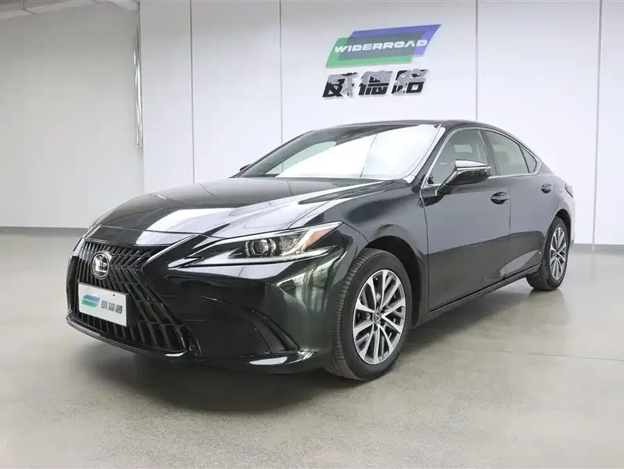 Lexus ES 2022