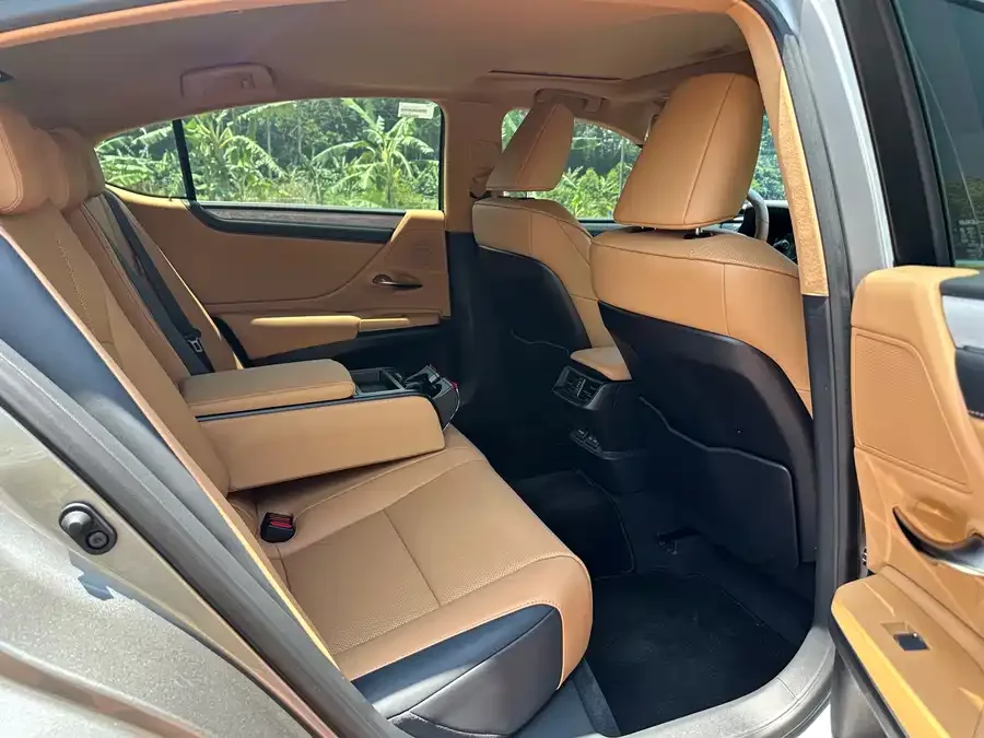 Lexus ES 2025 200 Premium Edition 2025 — миниатюра 3