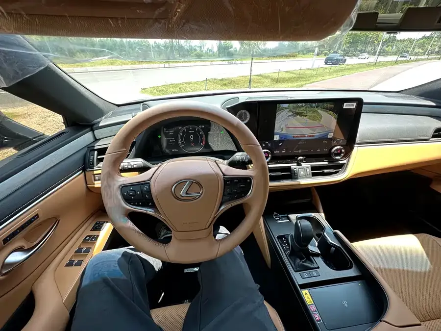 Lexus ES 2025 200 Premium Edition 2025 — миниатюра 4