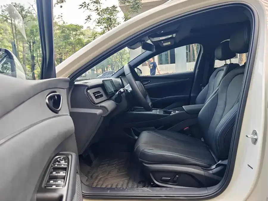 BYD Seal 06 DM-i Travel Edition Seal 06 DM-i Travel Edition 2025 DM-i 150KM Premium Edition 2026 — миниатюра 4