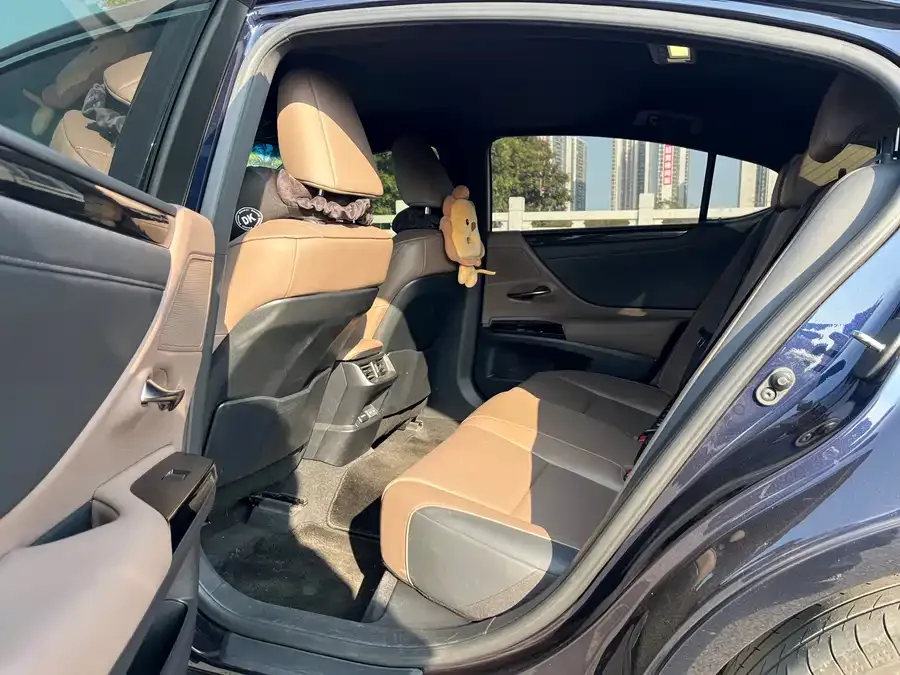 Lexus ES 2023 200 Excellence Edition 2024 — миниатюра 4