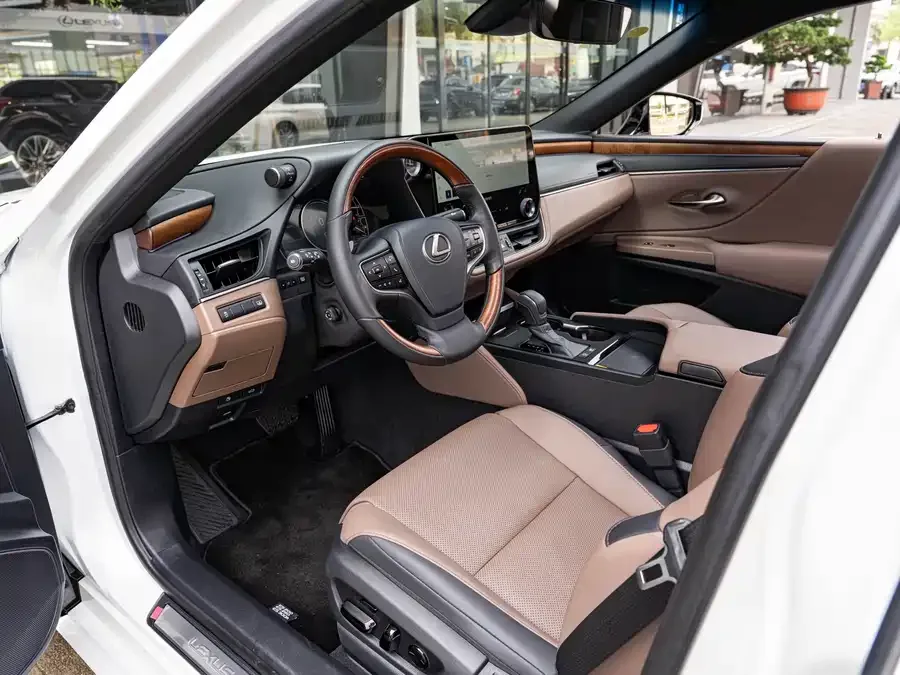 Lexus ES 2025 300h Premium Edition 2025 — миниатюра 3