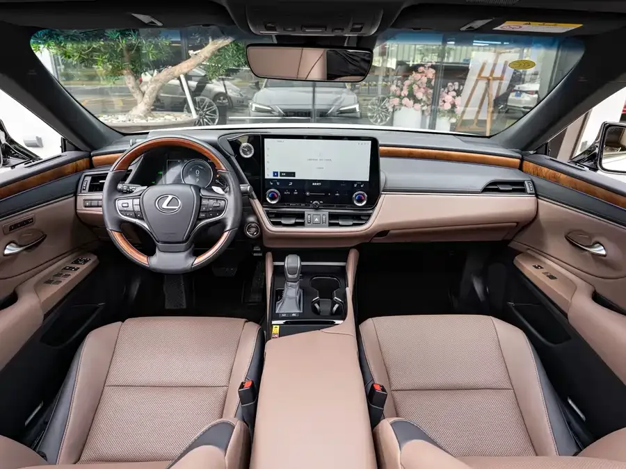 Lexus ES 2025 300h Premium Edition 2025 — миниатюра 4