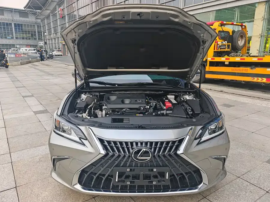 Lexus ES 2023 200 Excellence Edition 2023 — миниатюра 3