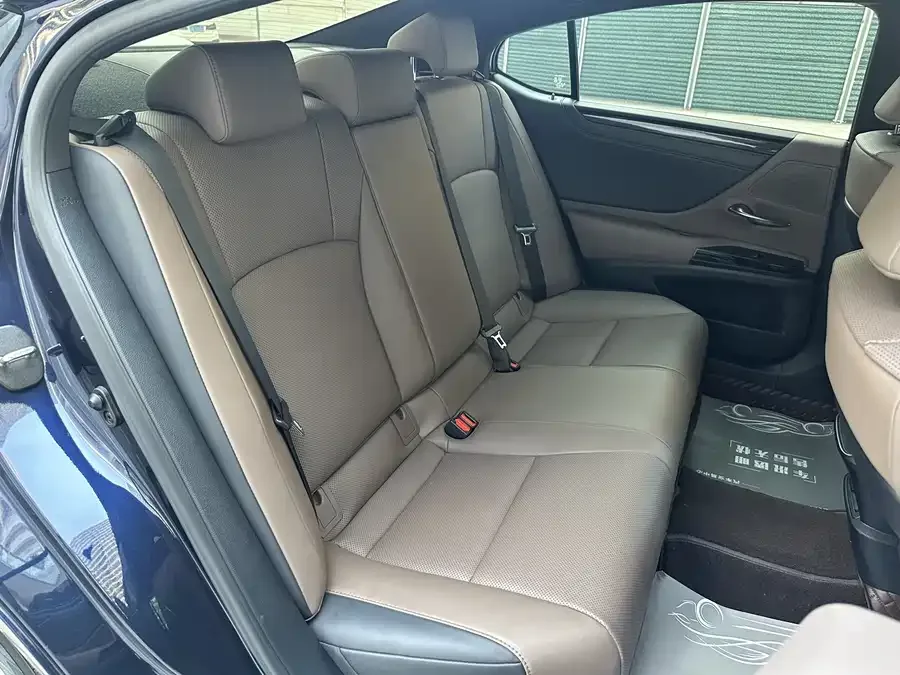 Lexus ES 2023 200 Excellence Edition 2024 — миниатюра 4
