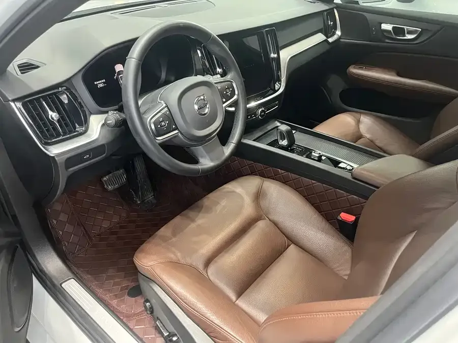 Volvo S60 2023 B4 Zhiyi Luxury Edition 2022 — миниатюра 4